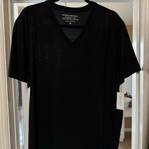 Banana Republic Classic Black V-Neck Tee Mens